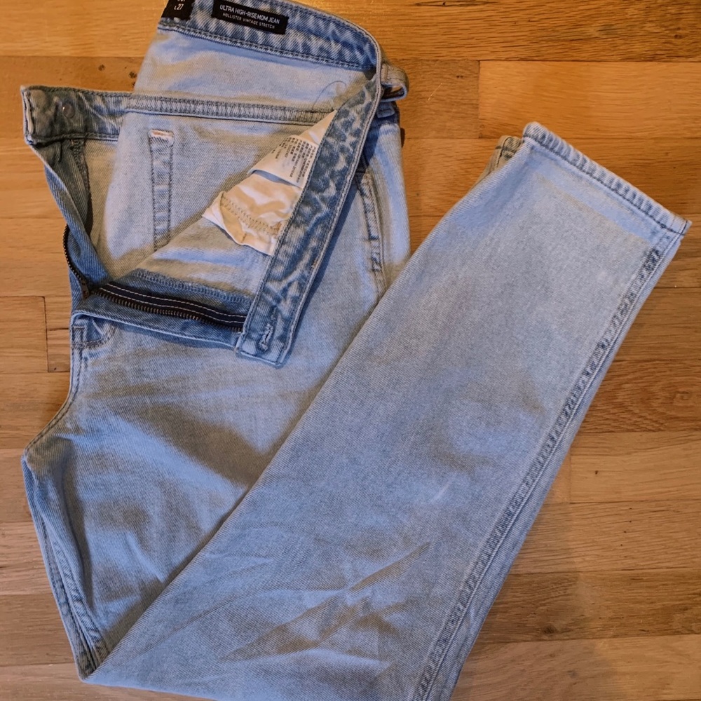 HOLLISTER high waisted mom jeans